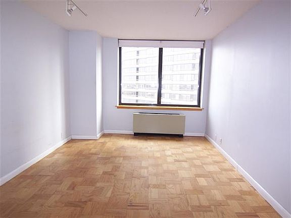 5th image of 415 E 37th St APT 16N