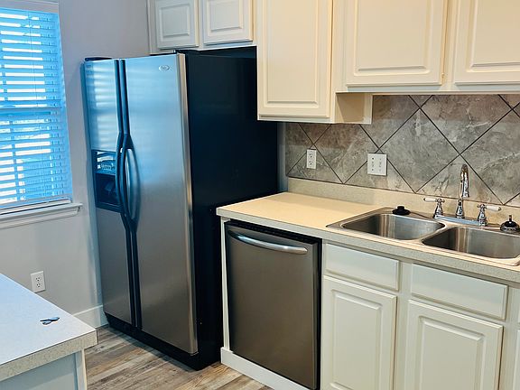 Chef's kitchen, all stainless appliances