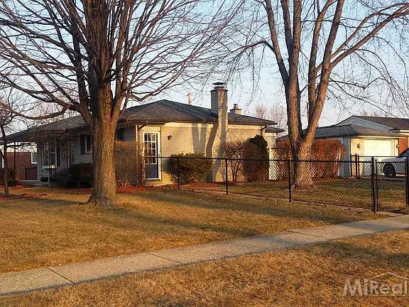 3rd image of 38490 Littlefield Dr