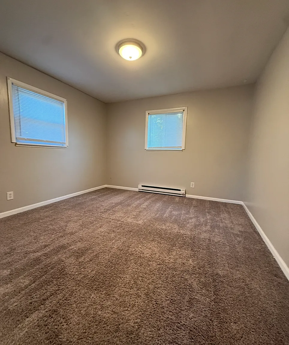 3 bed, 910 sqft, $1,100 — Photo 4