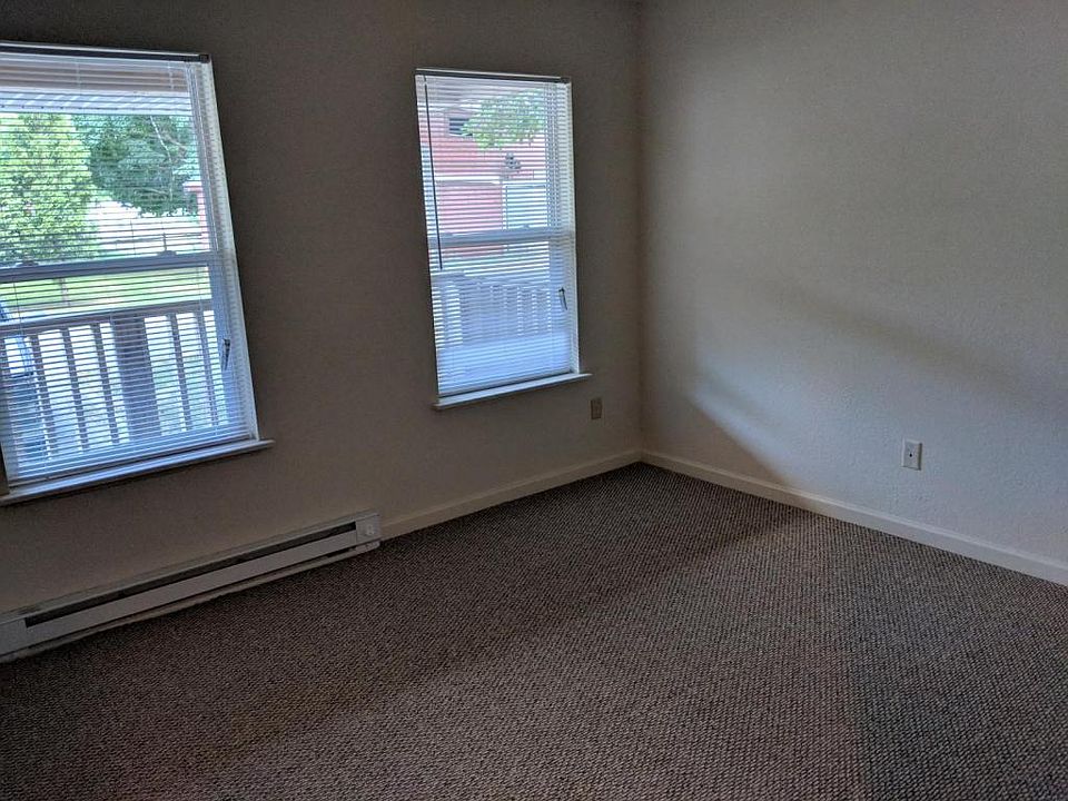 2nd image of 304 N Jefferson St