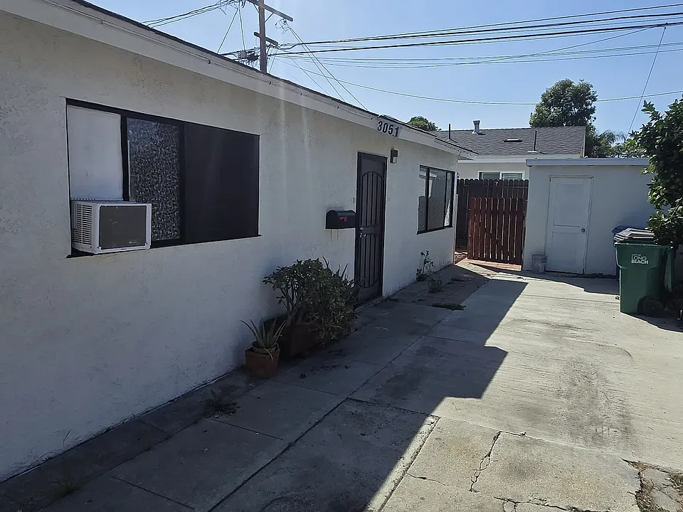 3051 Pacific Ave