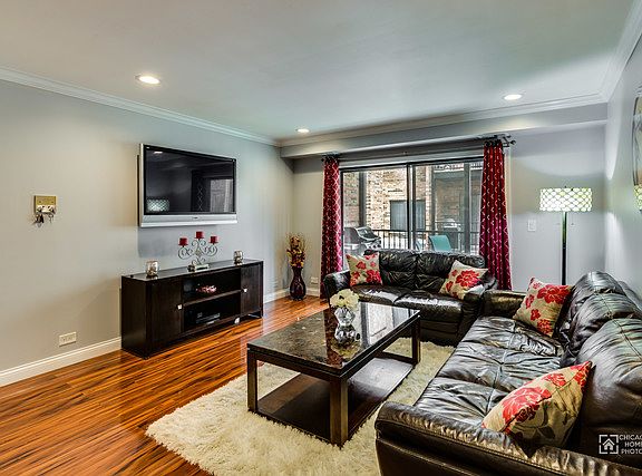 2nd image of 1917 W Granville Ave APT 202