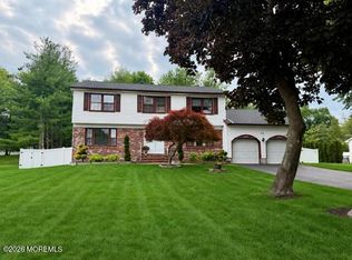 11 Sandpiper Drive, Manalapan, NJ 07726