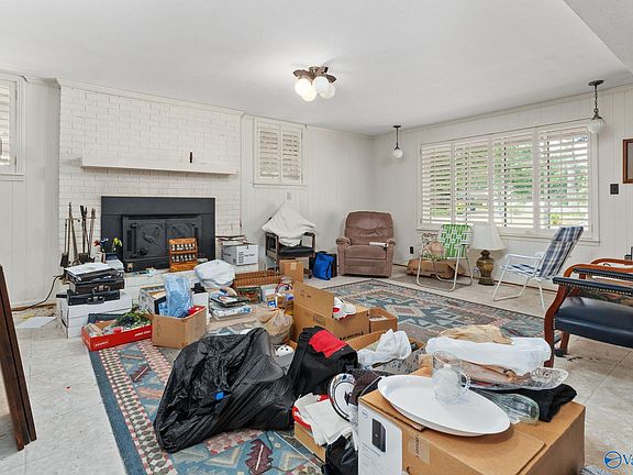 4th image of 815 Harrisburg Dr SE