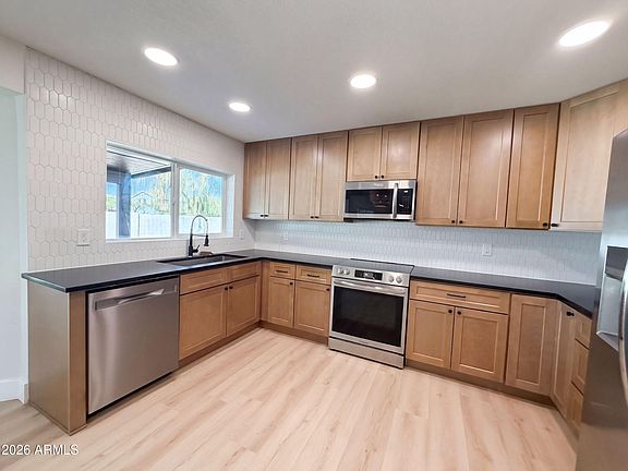 3rd image of 2408 S SPRUCE --