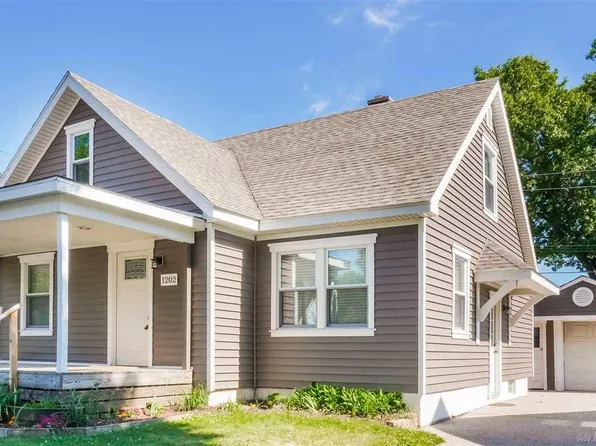 1202 Palmer Ct, Port Huron, MI 48060