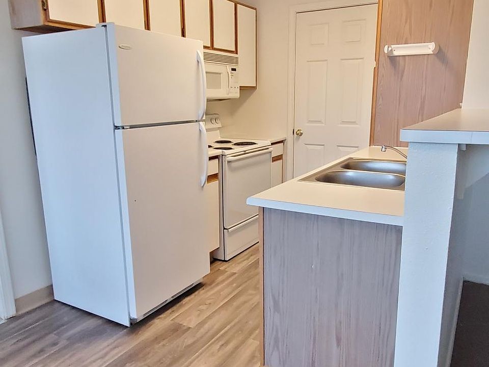 1st image of 623 Windemere Dr APT 104
