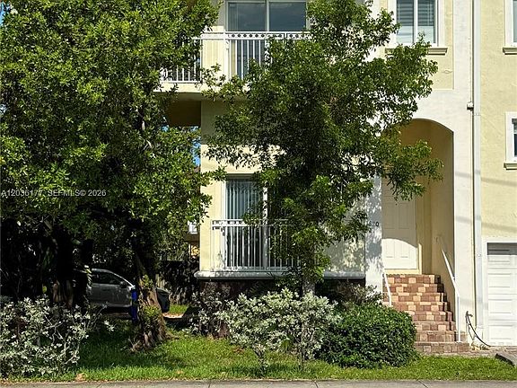 3rd image of 820 N 17th Ave
