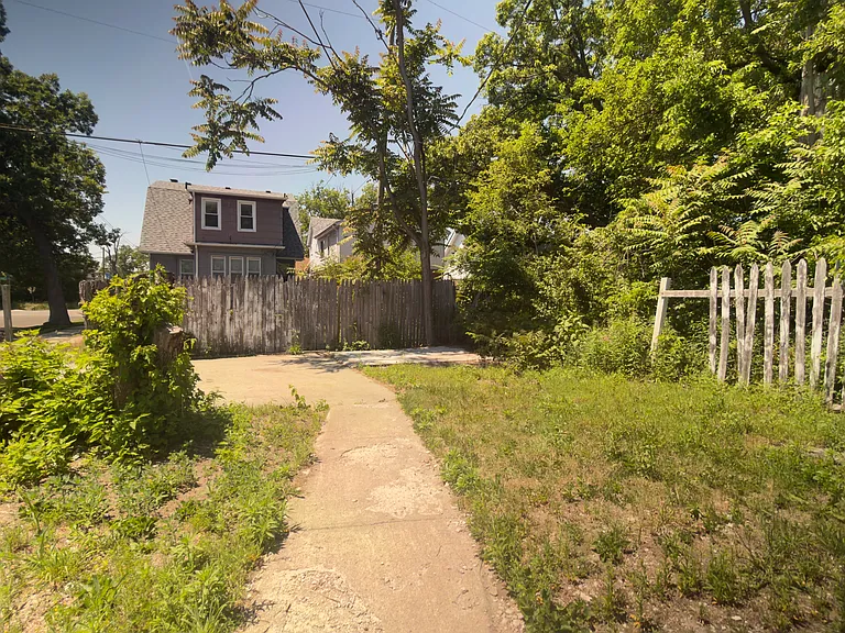 15703 Northlawn St — Photo 15