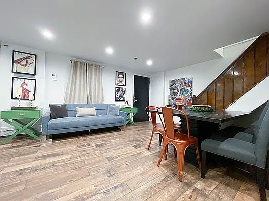 2nd image of 406 W 39th St