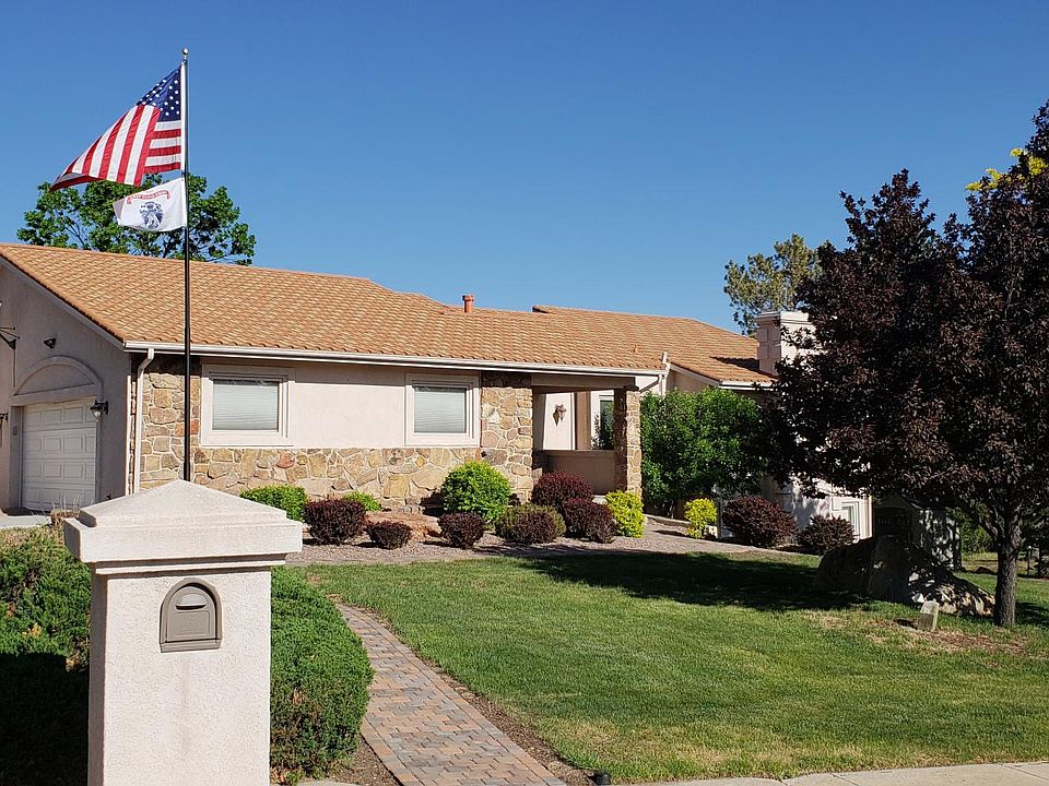 Front of home with side entry garage