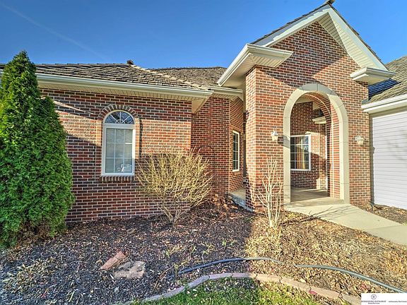 4th image of 1610 S 189th Ct