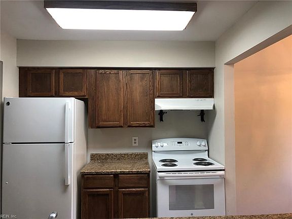 2nd image of 722 Lesner Ave APT 204