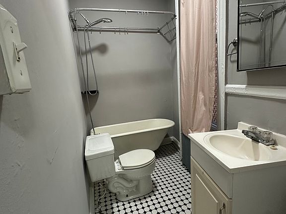 5th image of 2825 Saint Paul St #1B