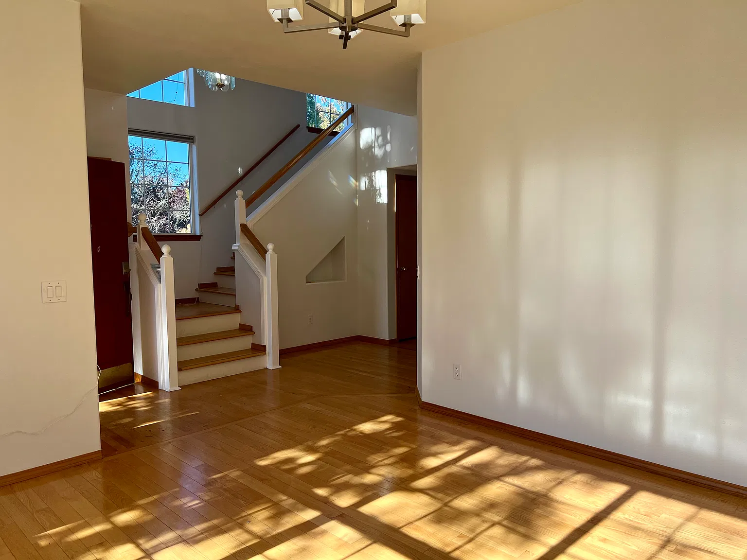 4 bed, 2.5 bath, 2202 sqft, $2,945 — Photo 4