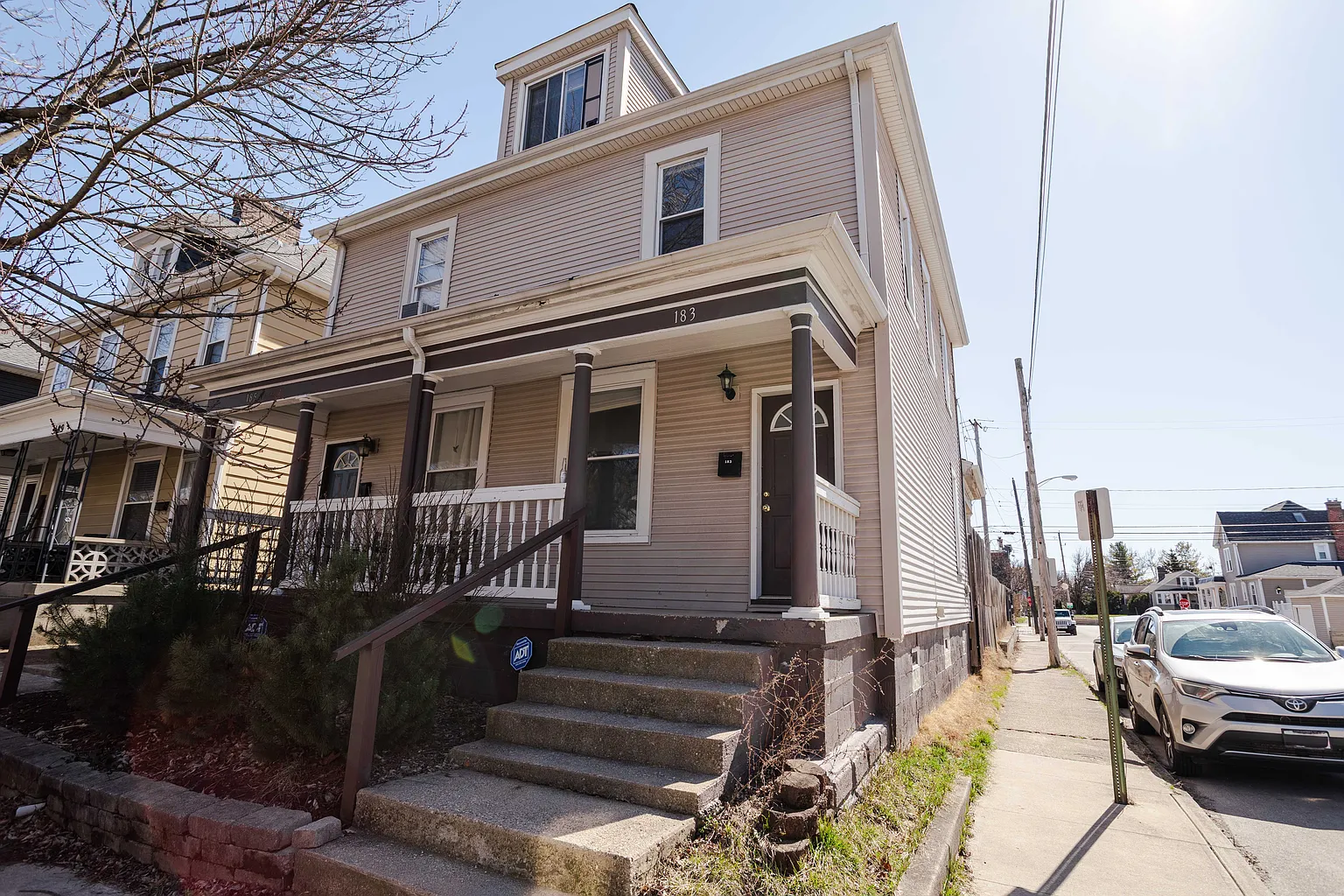 183 E Gates St photo 1
