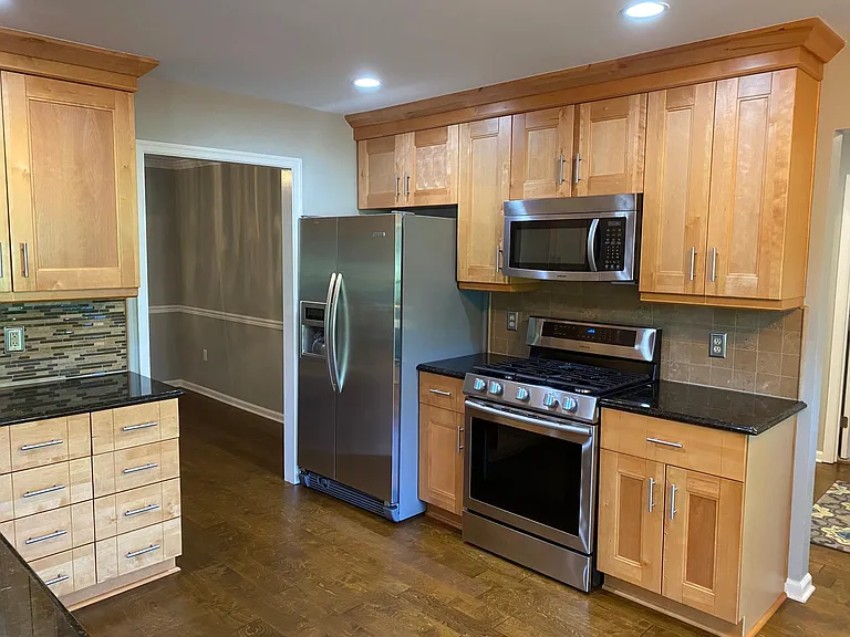 115 E Wedgwood Dr — Photo 3