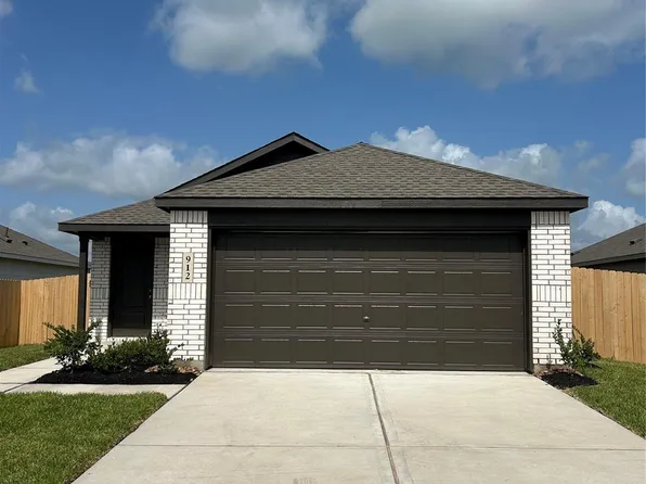 912 Constitution Dr, Bay City, TX 77414