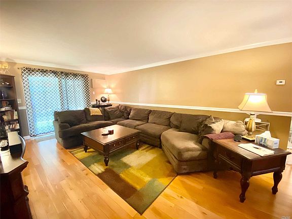 3rd image of 33 Springwood Dr