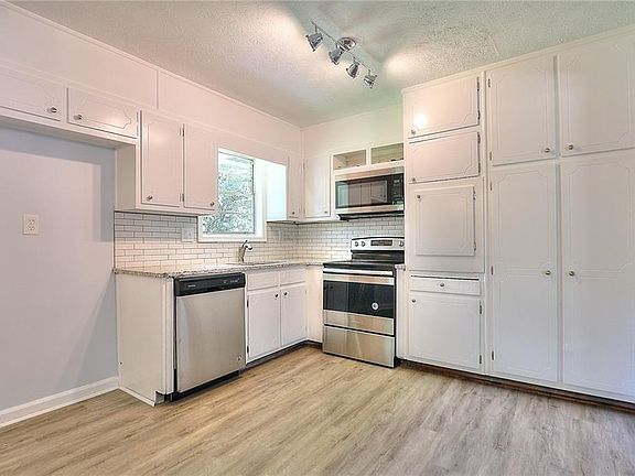 4th image of 107 Oxford Dr