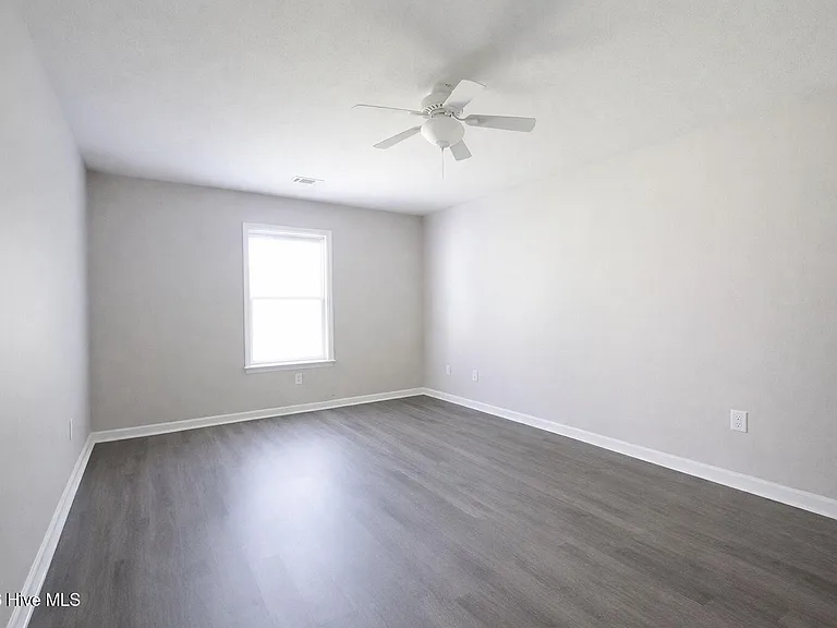 1237 Longpoint Dr — Photo 8