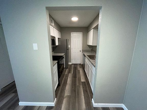 4th image of 1400 Moore Ave #1606