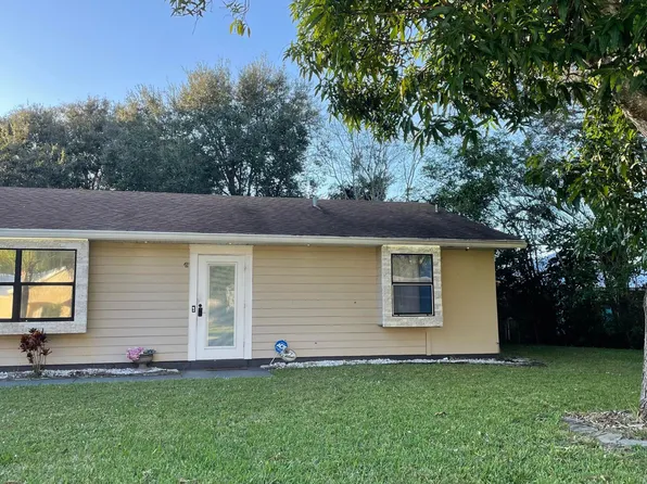 1818 SE Vesthaven Court, Port St Lucie, FL 34952