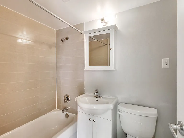 680 Roselawn Ave — Photo 93