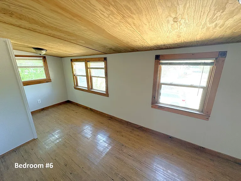 1529 10th Ave — Photo 21