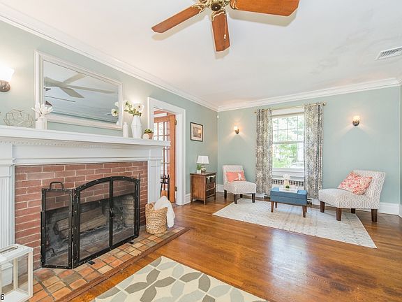 5th image of 464 Richmond Ave