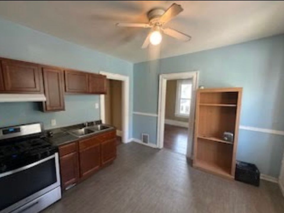 1st image of 2409 N Farwell Ave