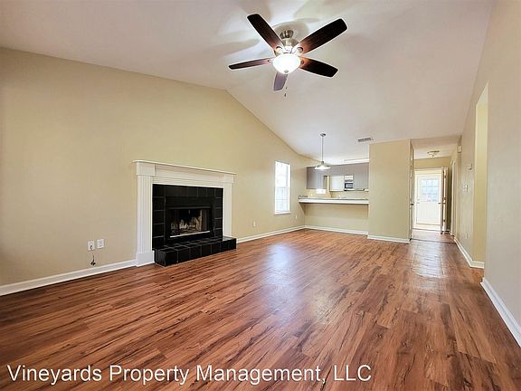 3rd image of 1616 Metropolitan Cir Suite E