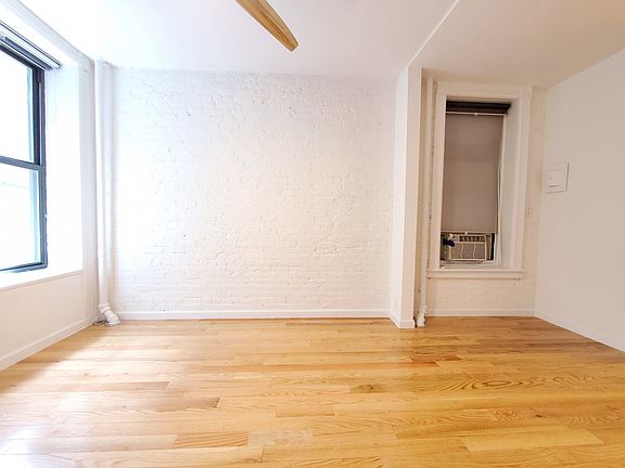 4th image of 110 Thompson St APT 1D