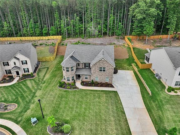 4th image of 416 Traditions Ln
