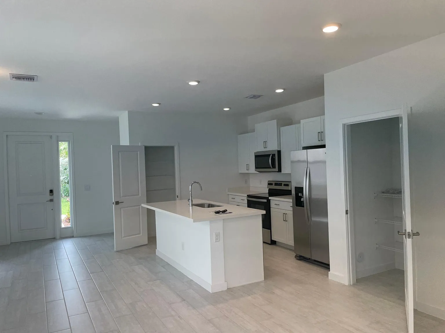 521 NW 17th St — Photo 3