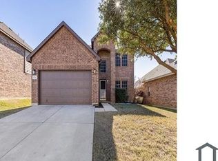 413 Crown Oaks Dr, Fort Worth, TX 76131