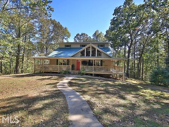 3rd image of 555 Chesterra Dr
