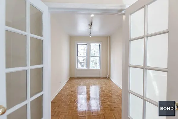 Rented by Bond New York | media 9