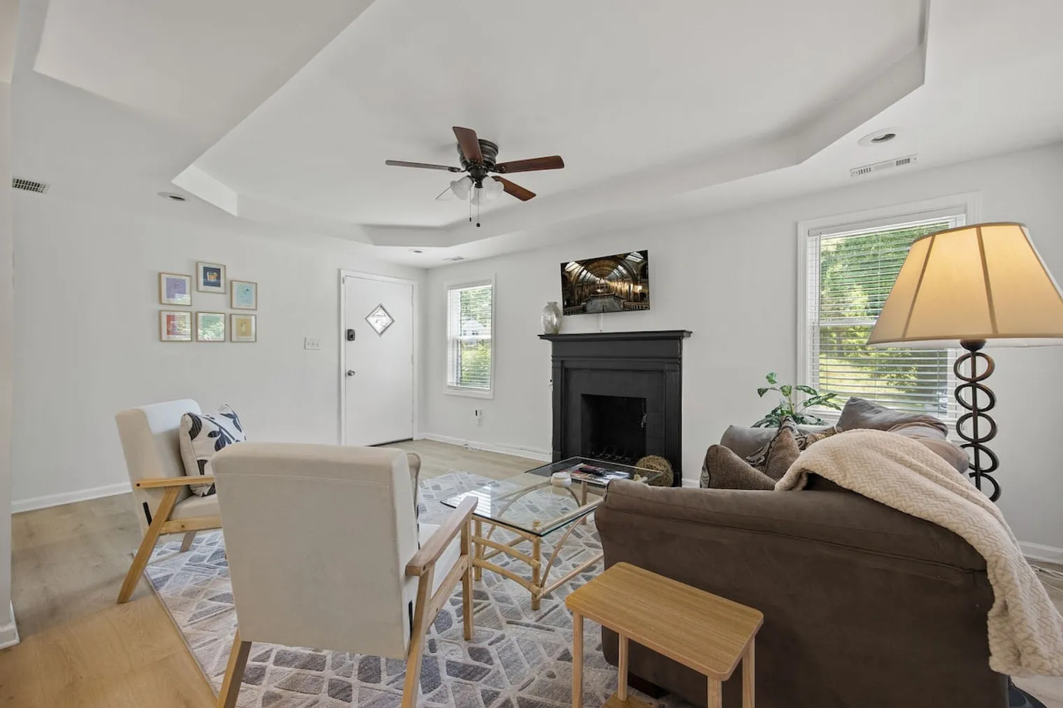 3 bed, 2.0 bath, $4,246 — Photo 3