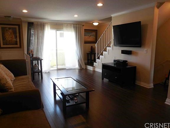 3rd image of 13815 Victory Blvd Unit 4