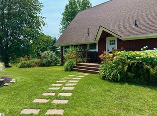 13879 Phelps Rd, Charlevoix, MI 49720