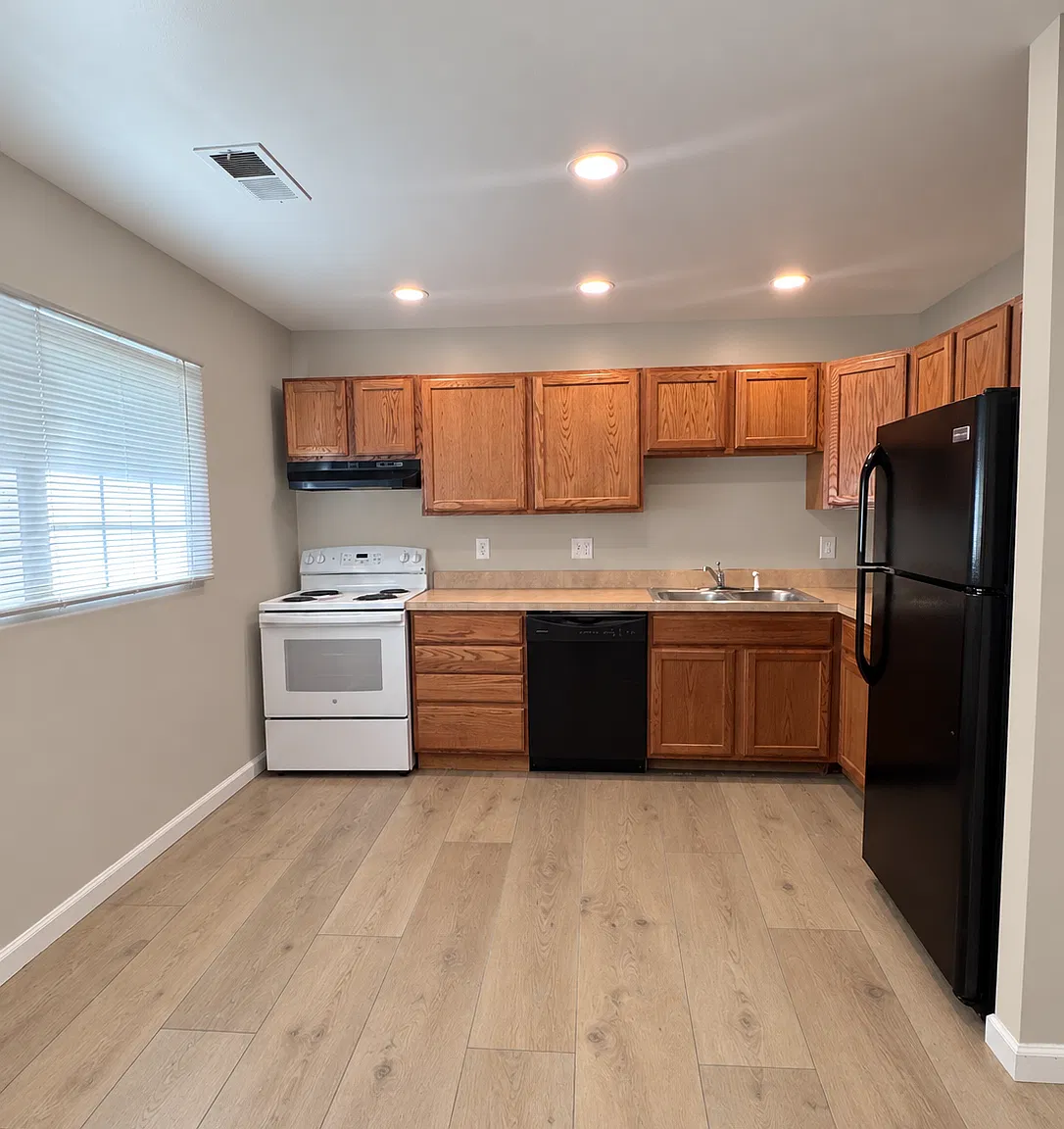 3 bed, 925 sqft, $1,925 — Photo 3