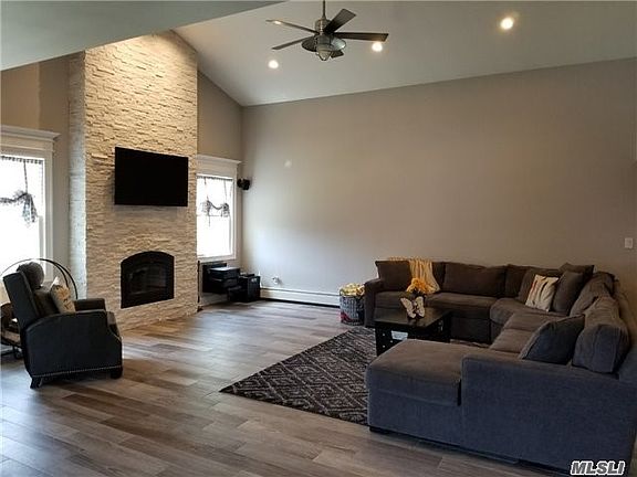 4th image of 20 Ramsy Ln