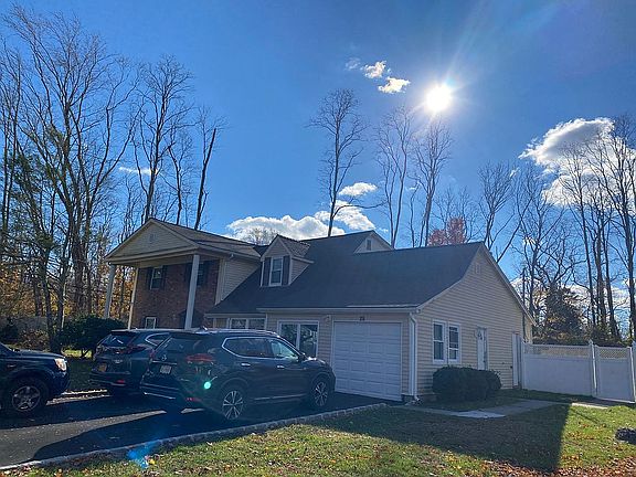 2nd image of 28 Dumond Pl