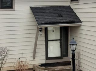 704 Wakefield Rd, Gurnee, IL 60031