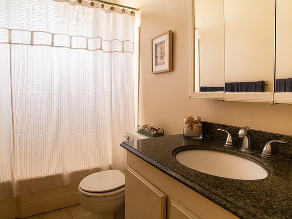 5th image of 3530 Arey Dr APT 5