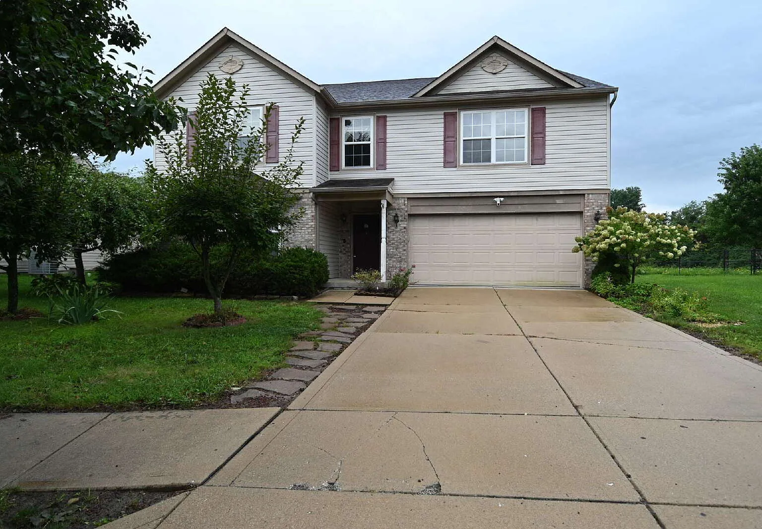 4 bed, 2.5 bath, 3500 sqft, $2,500 — Photo 1