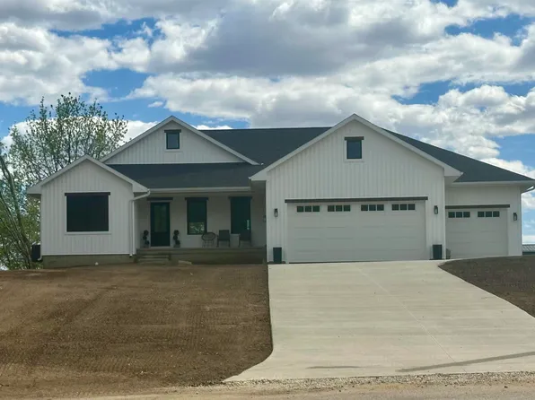 1938 Lovers Lane Blvd, Independence, IA 50644