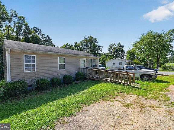 3rd image of 1343 Pittsville Rd